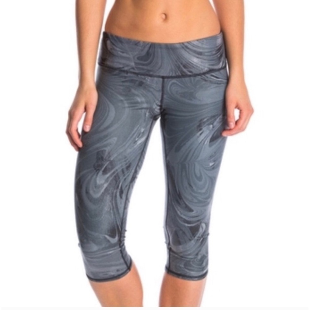 ALO Gray Airbrush Capri Leggings Extra-Small